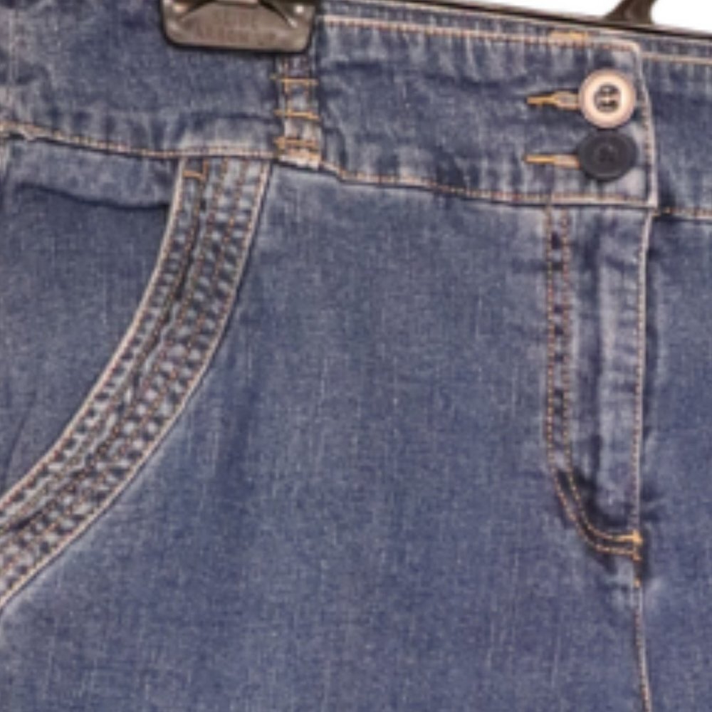 DENIM BLUE JEAN CAPRIS WOMENS SIZE 6 - Picture 2 of 3